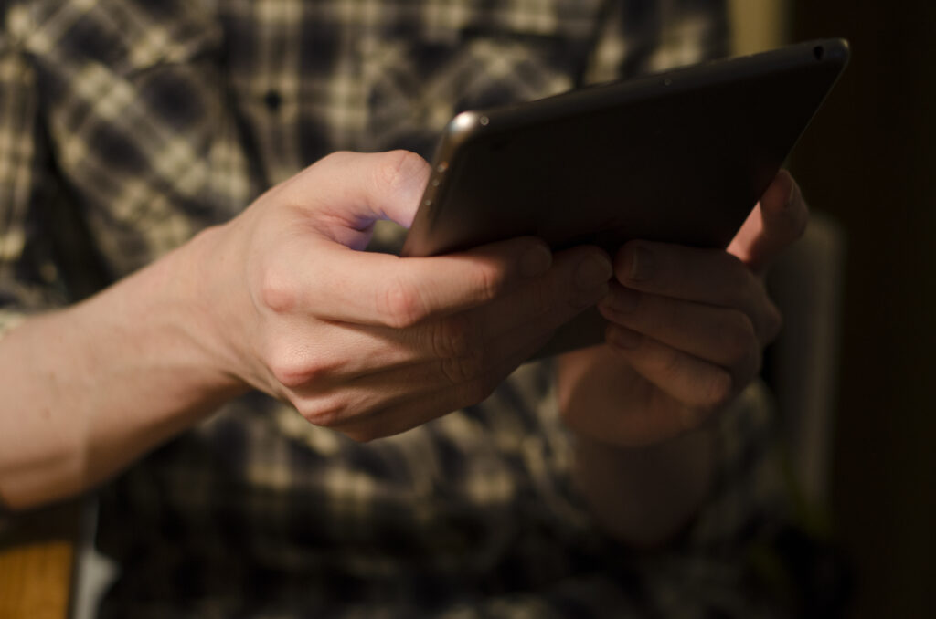 using an ipad mini 2022 11 07 04 02 20 utc