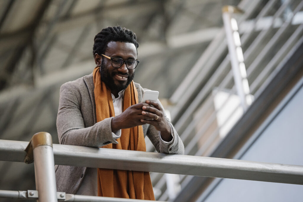 businessman in the train station 2023 11 27 04 55 45 utc